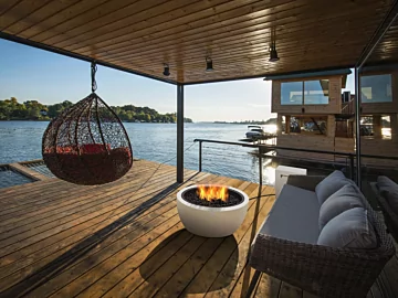 Pod 30 - Waterfront Dock